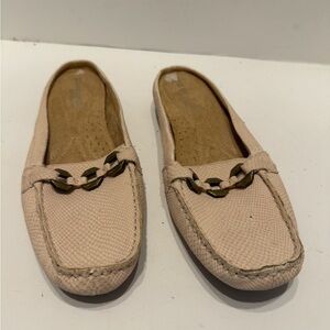 Naturalizer Light Pink Blush Color Loafers with Chain Accent size 8